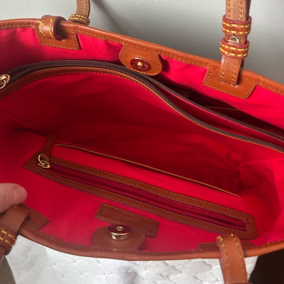 Dooney & Bourke tote bag brown patent leather suede bottom tan leather handles - Picture 5 of 15